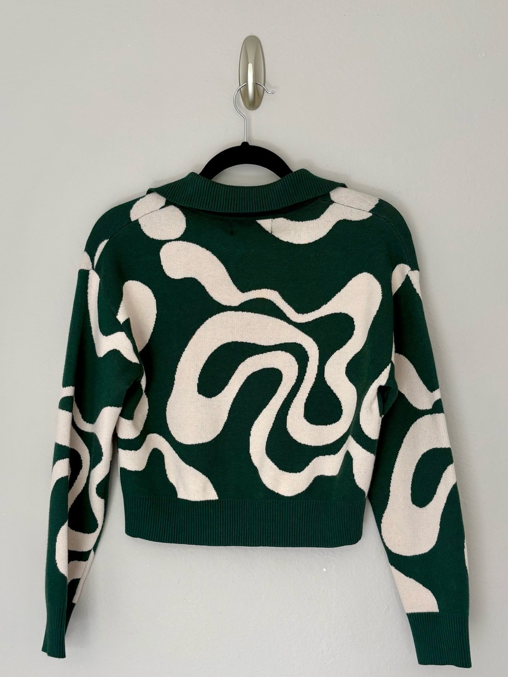 NWT Cider Everyday Illusion Psychedelic Swirl Cropped Collar Sweater Green - M - Picture 2 of 6